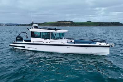Axopar 28 Cabin — Дейбот / боурайдер