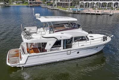 Beneteau Swift Trawler 47 — Эксплорер / траулер