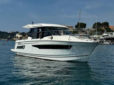 Jeanneau Merry Fisher 895 — Дейбот / боурайдер