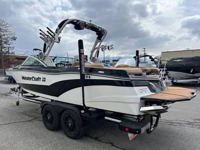 MasterCraft XT23 — Вейк / сёрф