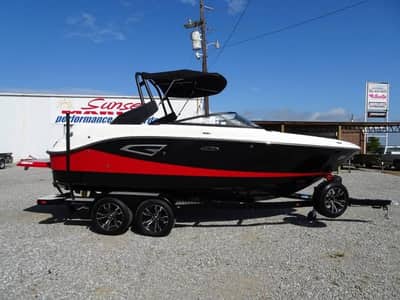 Sea Ray SLX-W 230 — Дейбот / боурайдер
